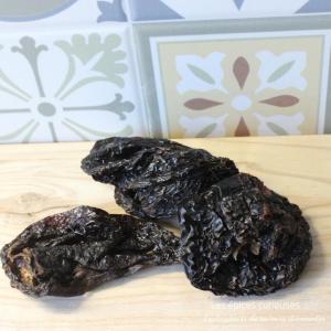 Piment ancho séché et entier