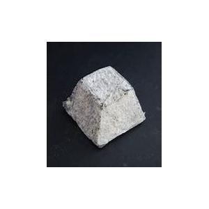 Pyramide cendrée de chèvre mi-frais