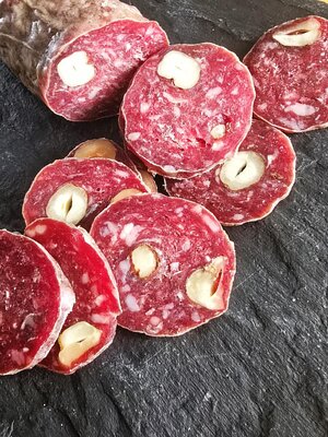 Saucisson de bœuf aux noisettes