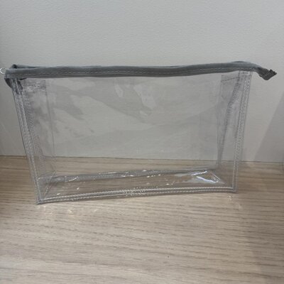 Trousse de toilette transparente